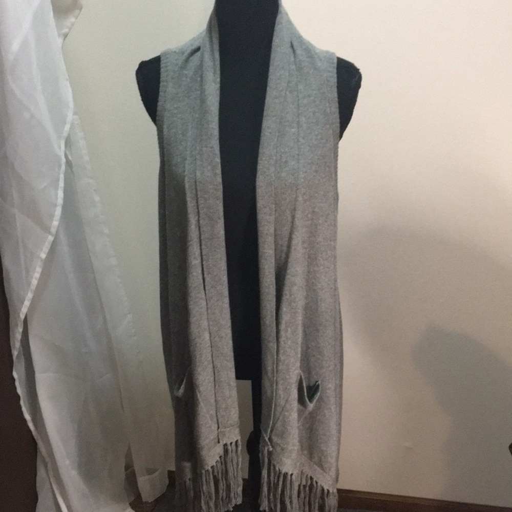 Hollister women’s long sleeveless grey and red cardigan​​ - Picture 5 of 10